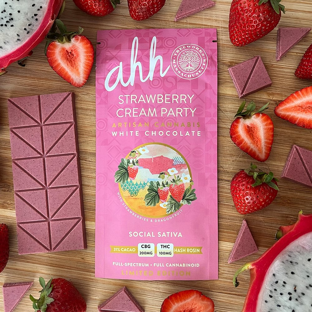 Strawberry Cream Party White Chocolate 2:1 (200mg CBG/100mg THC) by Ahh Moments