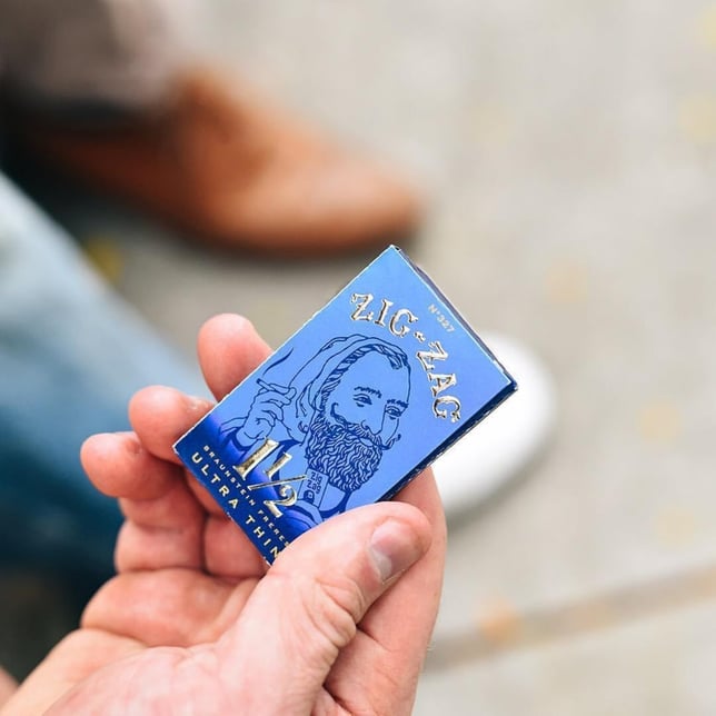 Ultra Thin Rolling Papers - 1 1/2 - Image 2